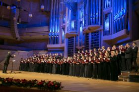 Московский Рождественский фестиваль открылся в Доме музыки первым юбилейным концертом Синодального хора